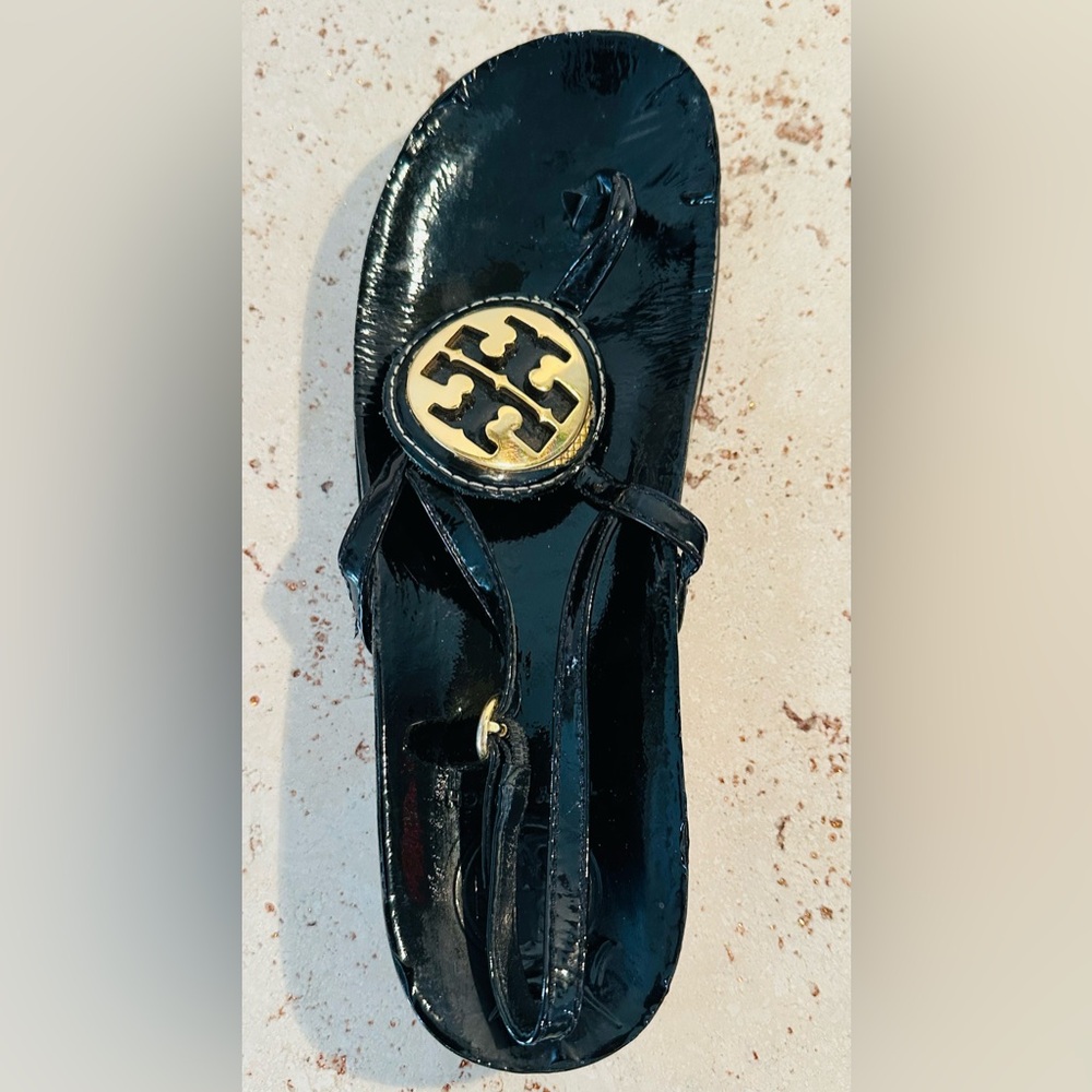 Tory Burch Dillan Sandal Black Patent Leather Gold
Logo Thong Sandals Sz 7-7.5 - Picture 3 of 11